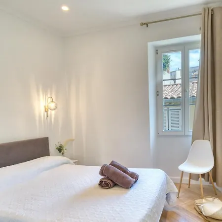 L'orangerie Secret Garden In Old 4min Apartment Antibes